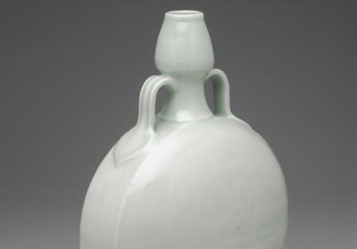 图片[2]-Gourd-shaped flask with paired belt-shaped handles and incised flowers decoration in sweet-white glaze, Ming dynasty, Yongle reign (1403-1424)-China Archive